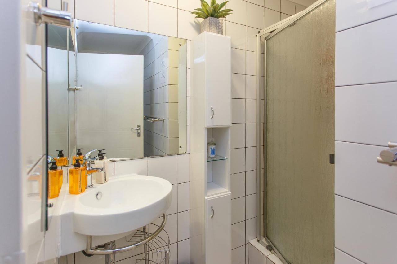 Raw Karoo Guest House Oudtshoorn Oda fotoğraf